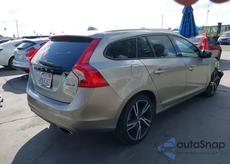 2015 Volvo V60 T5 Platinum из США, поврежденный, VIN YV140MEM7F1260882